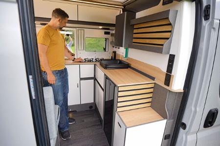 Caralife 630 L, Eckküche