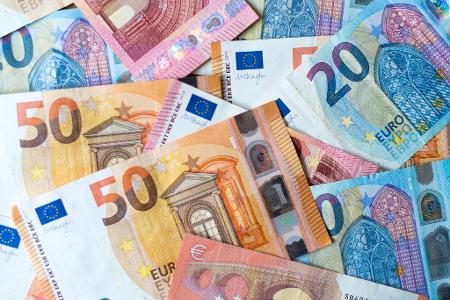 Österreich steht vor einem hohen Budget-Defizit und müsste dringend seinen Haushalt konsolidieren Österreich steht vor einem hohen Budget-Defizit und müsste dringend seinen Haushalt konsolidieren