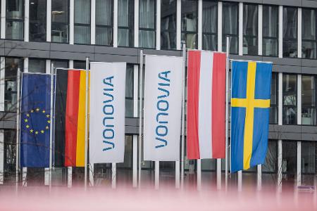 Der Immobilienriese Vonovia will sein Neubauprogramm wiederaufnehmen. Der Immobilienriese Vonovia will sein Neubauprogramm wiederaufnehmen.