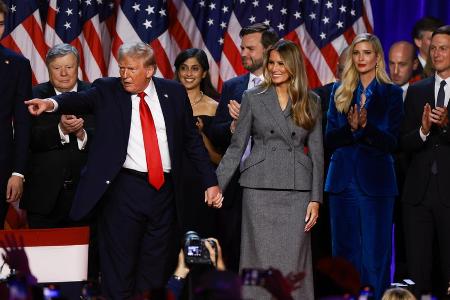 Im Triumph vereint: Trump-Clan jubelt gemeinsam in Florida Im Triumph vereint: Trump-Clan jubelt gemeinsam in Florida