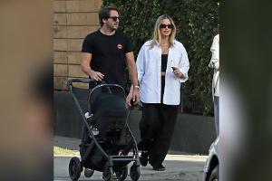 Mit dem Kinderwagen durch L.A.: Margot Robbie im Mama-Glück