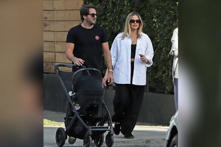 Mit dem Kinderwagen durch L.A.: Margot Robbie im Mama-Glück