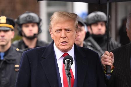 Machen sie nun ernst? Diese Stars wollten bei Trump-Sieg USA verlassen Machen sie nun ernst? Diese Stars wollten bei Trump-Sieg USA verlassen
