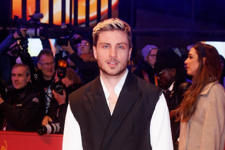 Schauspieler Jannik Schümann hat seinen Bachelor-Abschluss Schauspieler Jannik Schümann hat seinen Bachelor-Abschluss