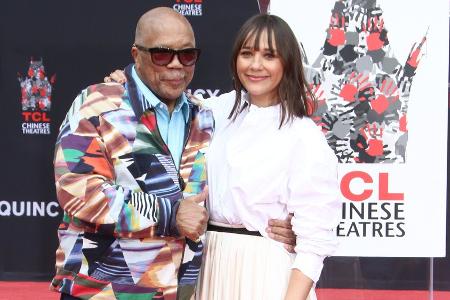 Schauspielerin Rashida Jones ehrt verstorbenen Vater Quincy Jones Schauspielerin Rashida Jones ehrt verstorbenen Vater Quincy Jones