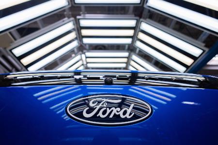 Der US-Autobauer Ford will Kurzarbeit in seinem Kölner Werk einführen (Archivbild) Der US-Autobauer Ford will Kurzarbeit in seinem Kölner Werk einführen (Archivbild)