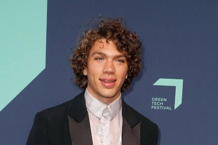 Knappe Shorts und Sixpack: Elias Becker sorgt für Aufsehen Knappe Shorts und Sixpack: Elias Becker sorgt für Aufsehen