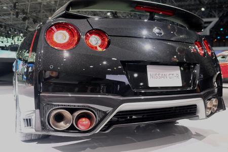 New York Auto Show Auspuff Apfel Fake Test