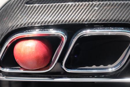 New York Auto Show Auspuff Apfel Fake Test