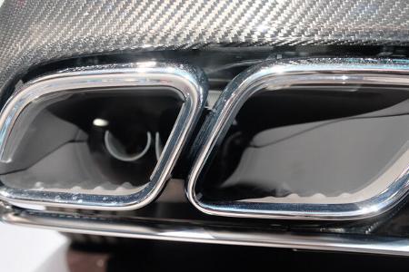 New York Auto Show Auspuff Apfel Fake Test