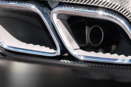 New York Auto Show Auspuff Apfel Fake Test