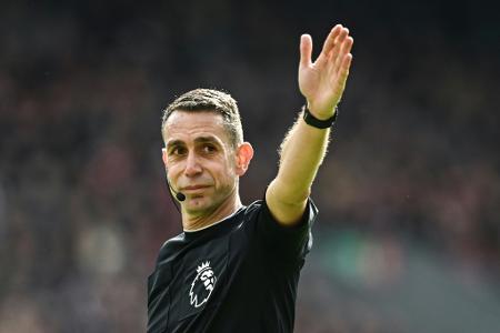 England: Schiedsrichter-Wirbel beschäftigt auch die UEFA England: Schiedsrichter-Wirbel beschäftigt auch die UEFA