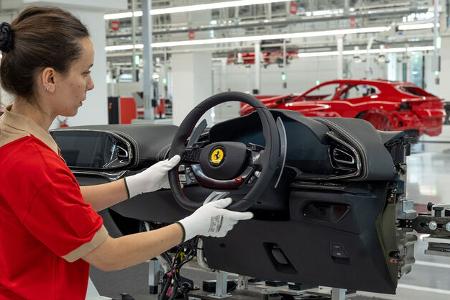 Ferrari E-Building Maranello (2024) Produktionshalle