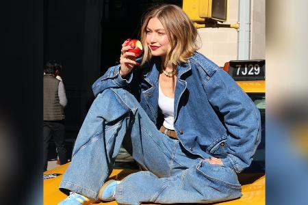 Echt jetzt? Dieser Denim-Trend dominiert im Winter 2024 Echt jetzt? Dieser Denim-Trend dominiert im Winter 2024