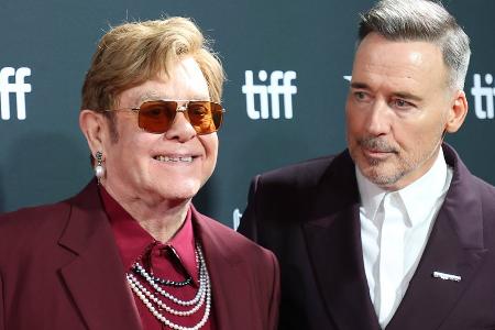 Elton John schwärmt von später Vaterschaft: Elton John schwärmt von später Vaterschaft: