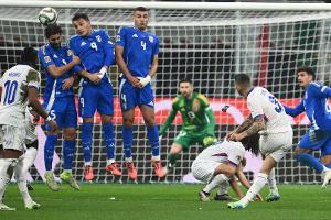 Sieg in Italien: Frankreich sichert sich Gruppensieg