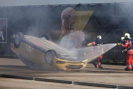 08/2022, AXA Elektroauto Crashtest Dübendorf Schweiz 2022