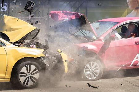 08/2022, AXA Elektroauto Crashtest Dübendorf Schweiz 2022
