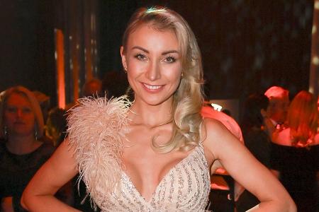 Anna-Carina Woitschack: Süße Liebeserklärung zum zweiten Jahrestag Anna-Carina Woitschack: Süße Liebeserklärung zum zweiten Jahrestag