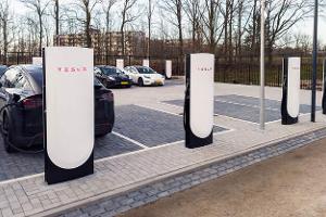 Teslas V4 Supercharger jetzt mit bis zu 500 kW