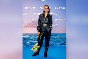 Barbara Becker feiert Filmpremiere im dunklen Jumpsuit