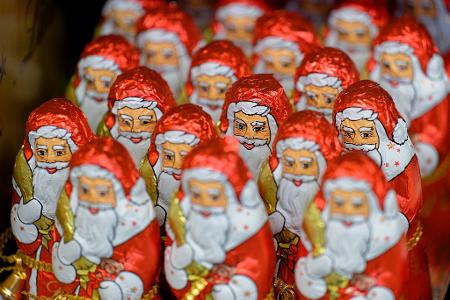 Schoko-Weihnachtsmänner sind in diesem Jahr vielfach deutlich teurer als 2023. Schoko-Weihnachtsmänner sind in diesem Jahr vielfach deutlich teurer als 2023.