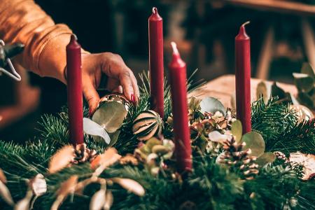 Weihnachtsstimmung: Last-Minute-Ideen für den DIY-Adventskranz