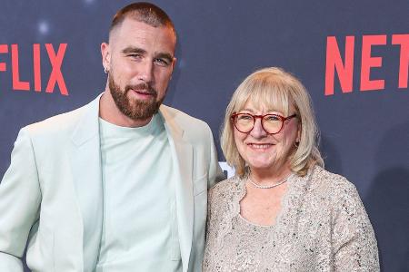 Donna Kelce: Mutter von Taylor Swifts Freund über ihr Schauspieldebüt Donna Kelce: Mutter von Taylor Swifts Freund über ihr Schauspieldebüt