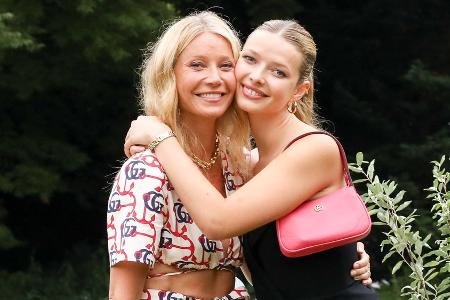 Gwyneth Paltrow: Besonderer Auftritt ihrer Tochter Apple in Paris Gwyneth Paltrow: Besonderer Auftritt ihrer Tochter Apple in Paris