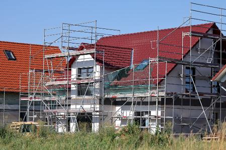 Sparen fürs Wohneigentum lohnt sich aus Sicht vieler Verbraucher immer weniger. (Archivbild) Sparen fürs Wohneigentum lohnt sich aus Sicht vieler Verbraucher immer weniger. (Archivbild)