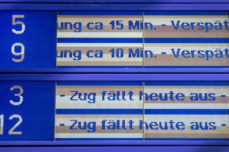Die Bahn hinkt beim Thema Pünktlichkeit auch im November den eigenen Ansprüchen hinterher. Die Bahn hinkt beim Thema Pünktlichkeit auch im November den eigenen Ansprüchen hinterher.