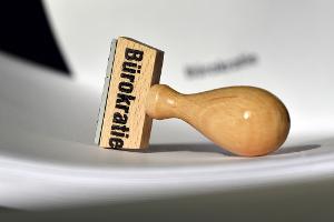 Unternehmen geben 6 Prozent des Umsatzes für Bürokratie aus