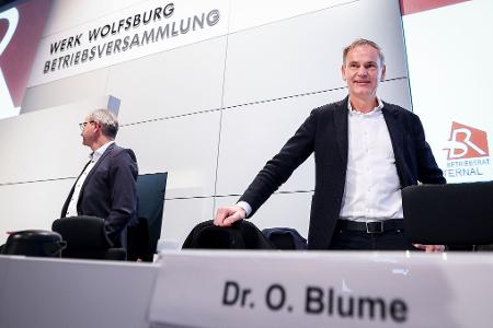 Konzernchef Oliver Blume verteidigt vor der Belegschaft den strikten Sparkurs.