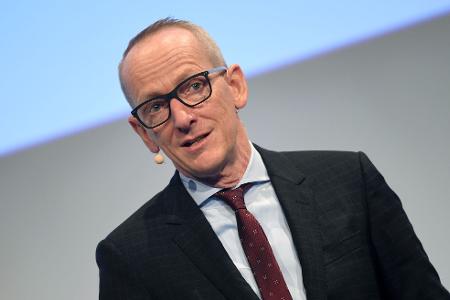 Die Staatsanwaltschaft Hannover hat Anklage gegen den ehemaligen Continental-Chef Karl-Thomas Neumann wegen Beihilfe zum Betrug in mittelbarer Täterschaft erhoben. Die Staatsanwaltschaft Hannover hat Anklage gegen den ehemaligen Continental-Chef Karl-Thomas Neumann wegen Beihilfe zum Betrug in mittelbarer Täterschaft erhoben.