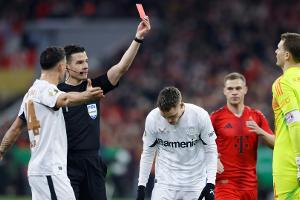 FC Bayern: Neuer für zwei Pokalspiele gesperrt