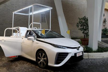 Toyota Mirai Papamobil