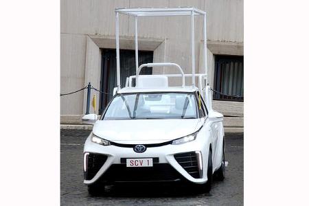 Toyota Mirai Papamobil