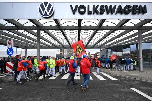 IG Metall: Am Montag erneut bundesweiter Warnstreik bei VW