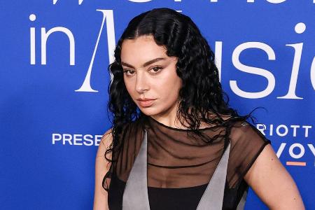 Charli xcx: Auf Tour gehen ist für sie Charli xcx: Auf Tour gehen ist für sie