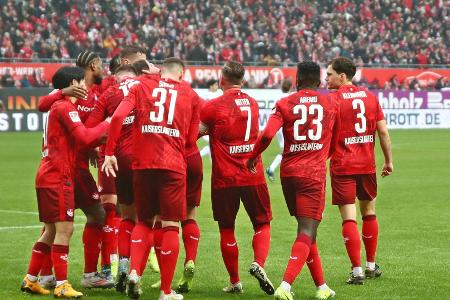 Lauf geht weiter: Lautern feiert Derbysieg gegen Karlsruhe