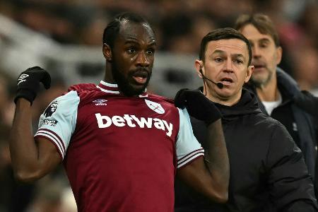 West-Ham-Stürmer Antonio nach Unfall in West-Ham-Stürmer Antonio nach Unfall in