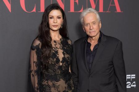 Mit Ehemann Michael Douglas: Catherine Zeta-Jones strahlt bei Event Mit Ehemann Michael Douglas: Catherine Zeta-Jones strahlt bei Event