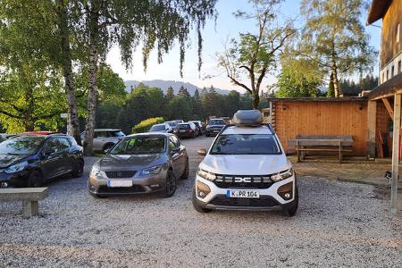 Dacia auf dem Parkplatz Dacia auf dem Parkplatz
