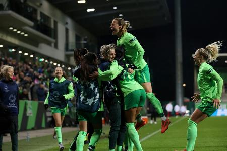 Viererpack Jonsdottir: Wolfsburg stürmt ins Viertelfinale Viererpack Jonsdottir: Wolfsburg stürmt ins Viertelfinale