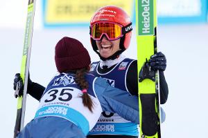 Skispringen: Schmid gewinnt überlegen Weltcup in China