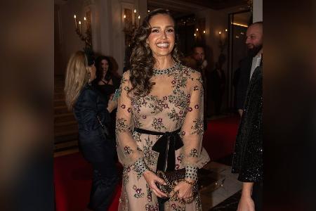 Schauspielerin Jessica Alba strahlt in Rom in Valentino-Robe