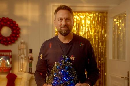 Steven Gätjen outet sich als Fan von Ugly Christmas Sweatern Steven Gätjen outet sich als Fan von Ugly Christmas Sweatern