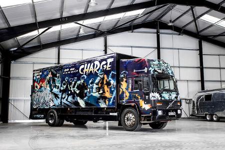 09/2019, Volvo FL 6 von 1988 mit Banksy-Graffito 09/2019, Volvo FL 6 von 1988 mit Banksy-Graffito