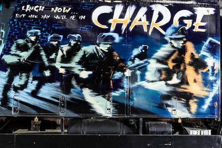 09/2019, Volvo FL 6 von 1988 mit Banksy-Graffito