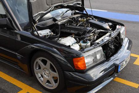 Mercedes 190 E 2.5-16 EVO II, Motorraum, Motorhaube